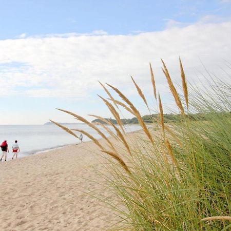Strandnahe 2-Raum-Ferienwohnung Mit Balkon - Strandhaus Moenchgut Fewo 10 Lobbe Bagian luar foto