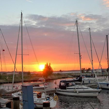 Strandnahe 2-Raum-Ferienwohnung Mit Balkon - Strandhaus Moenchgut Fewo 10 Lobbe Bagian luar foto