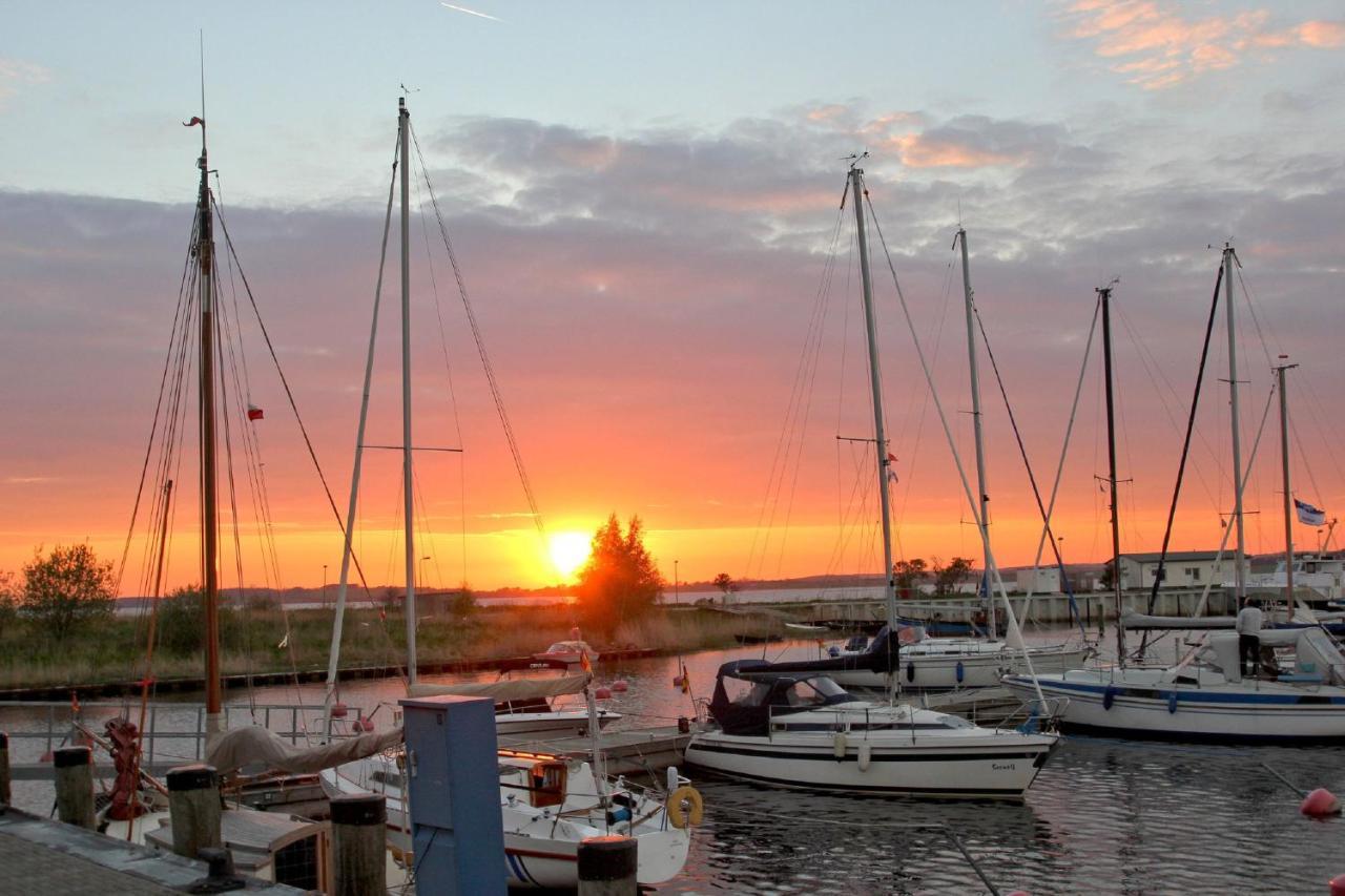 Strandnahe 2-Raum-Ferienwohnung Mit Balkon - Strandhaus Moenchgut Fewo 10 Lobbe Bagian luar foto